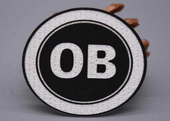 Белая ткань Tatami напечатала ярлыки с черным логотипом силикона для одежд