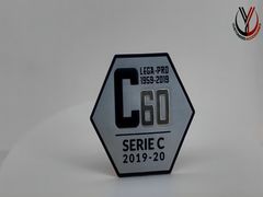 Текстильная этикетка с термополиуретановым принтом, серебристым светоотражающим логотипом и вспененным материалом