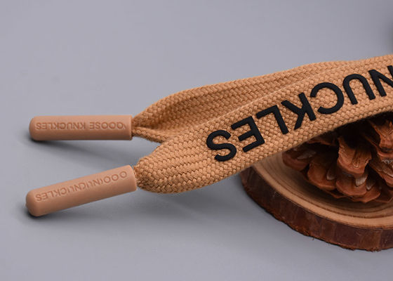 Ленточный канат полиэстера одежд 140cm напечатанный со штейновым черным логотипом силикона