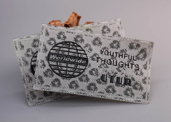 Напечатанный с ярлыками силикона черных сияющих логотипов изготовленными на заказ для одежды