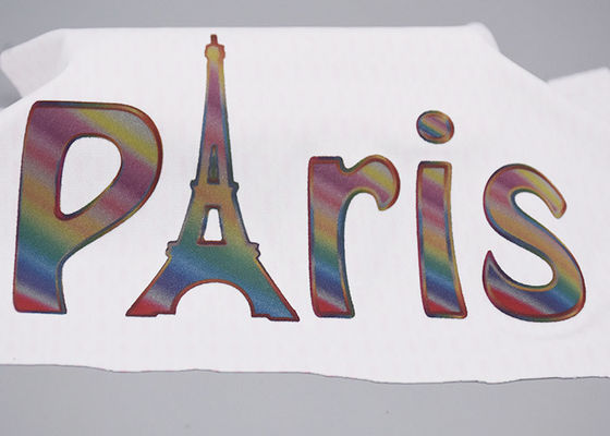 Красочные помечая буквами ярлыки одежды передачи тепла фильма подгоняли