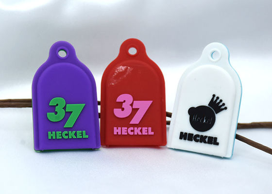 Выбитая пурпура ключевой цепи PVC SGS 3D ключевой цепи PVC Matt белизна резинового красная